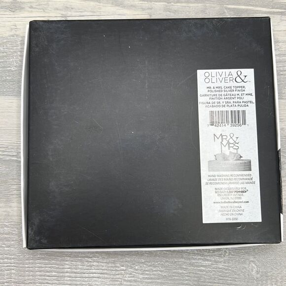 Olivia &Oliver Polished Silver Finish Mr. & Mrs. cake topper EUC - Picture 5 of 9